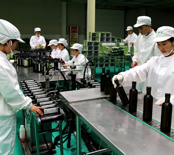 祥宇特級(jí)初榨橄欖油作為國(guó)產(chǎn)優(yōu)質(zhì)橄欖油，始終以質(zhì)量求生存、以品牌謀發(fā)展、以質(zhì)量創(chuàng)業(yè)績(jī)、以品質(zhì)追卓越。在近20年的辛苦耕耘，在品質(zhì)方面的不斷改進(jìn)..