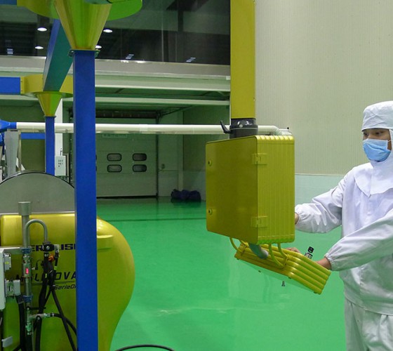 公司擁有三條原裝進(jìn)口冷榨橄欖油加工生產(chǎn)線(xiàn)，兩條德國(guó)福樂(lè)偉和一條意大利貝亞雷斯單一品種生產(chǎn)線(xiàn)，日加工鮮果能力達(dá)560噸，通過(guò)低溫純物理冷榨最大..